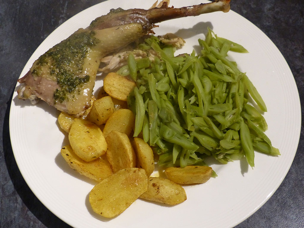 Drumstick with Pesto, Runnerbeans and Potatoes